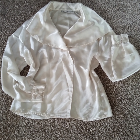 Women's Josephine Chaus blouse - Picture 10 of 10